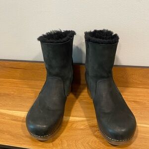 Dansko Betty 38 black EUC